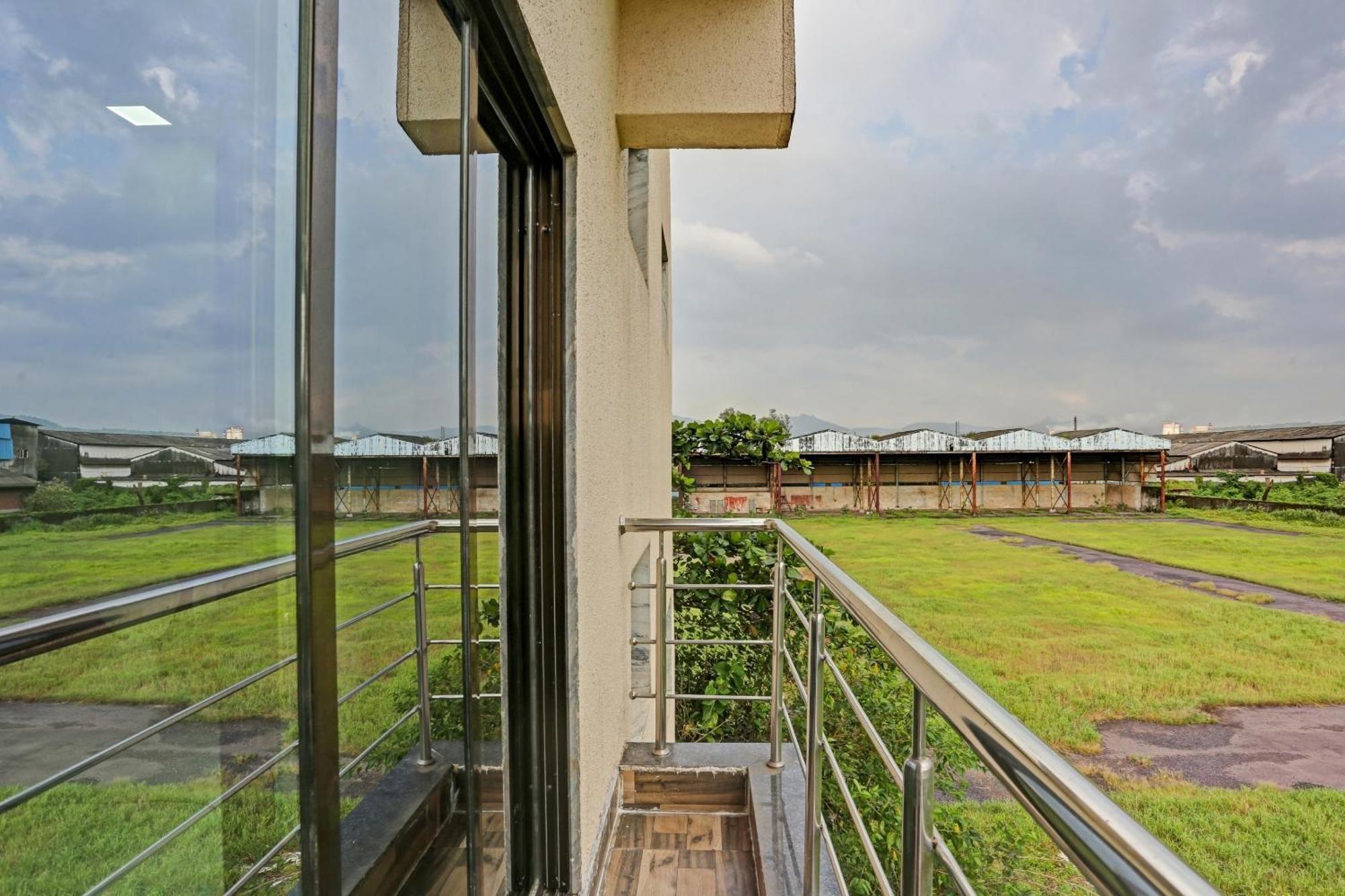 Hotel O Om Sai Residency Lodging And Boarding Taloje Bagian luar foto